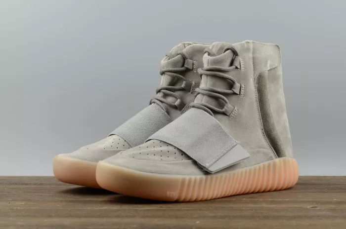 HYPE ADIDAS YEEZY 750 BOOST LIGHT GREY GUM GLOW DARK BB1840 0118