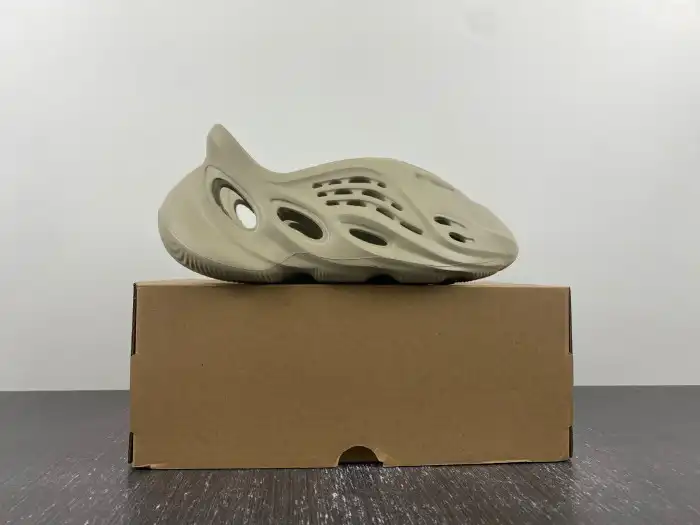 Replica HYPE Adidas Yeezy Foam RNR Stone Salt GV6840 0127