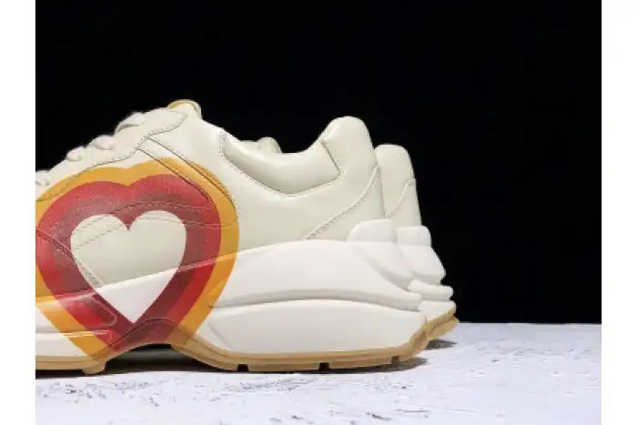 Reps HYPE GUCC RHYTON INTERLOCKING G HEART (W) 550049 DRW00 9022 0202