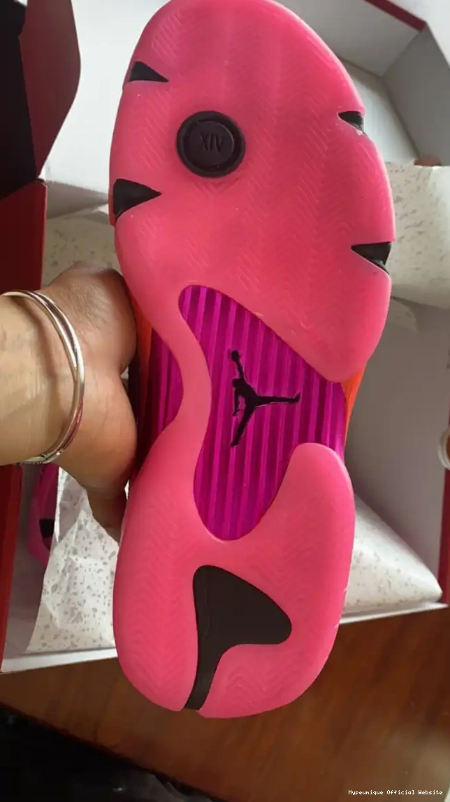 HYPE DH4121-600 (W) Retro Shocking Low Jordan Pink 14 0316