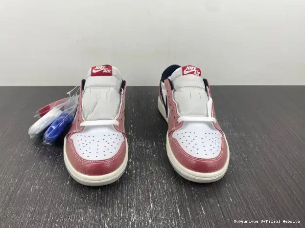 HYPE 'RED FN0432-017 1 JORDAN BLACK' TROPHY LOW AIR ROOM X OG 0316