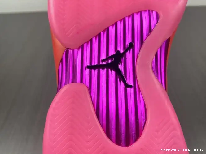 HYPE DH4121-600 (W) Retro Shocking Low Jordan Pink 14 0316
