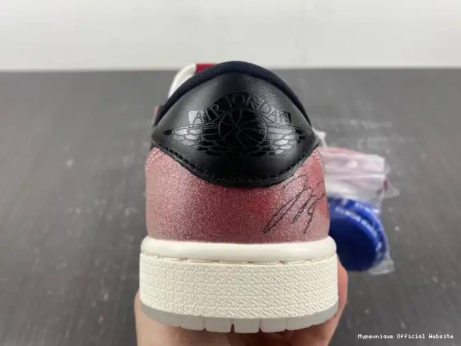 HYPE 'RED FN0432-017 1 JORDAN BLACK' TROPHY LOW AIR ROOM X OG 0316